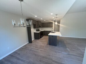 4377 W Skyler Dr in Springfield, MO - Building Photo - Building Photo