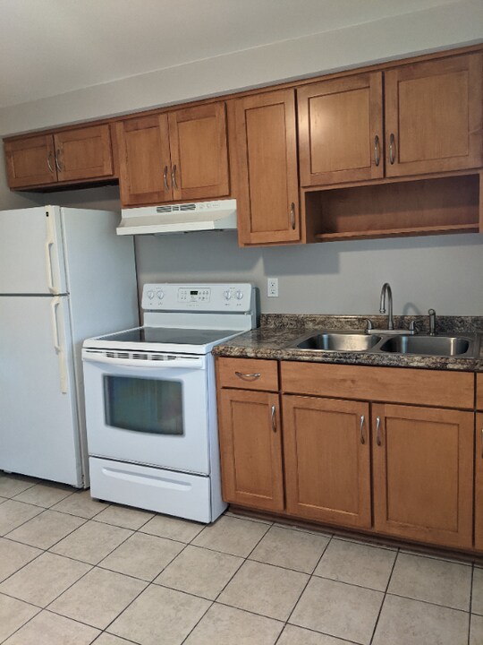 1125 Vine St-Unit -8 in Liverpool, NY - Building Photo