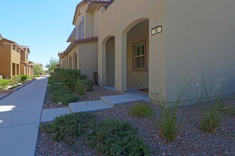 93 Alamere Falls Dr in Las Vegas, NV - Building Photo - Building Photo