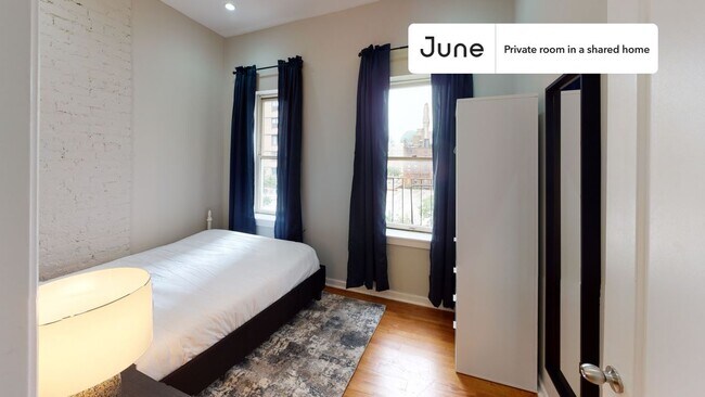 208 E 95th St in New York, NY - Building Photo - Building Photo