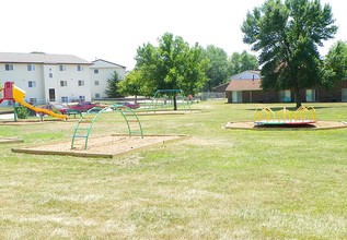 Lincoln Square Apartments in Normal, IL - Building Photo - Building Photo