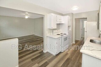 1932 Ethan Wy in Sacramento, CA - Building Photo - Building Photo