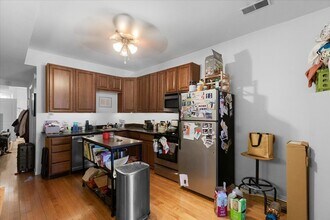 3121 N Kimball Ave, Unit 2 in Chicago, IL - Building Photo - Building Photo