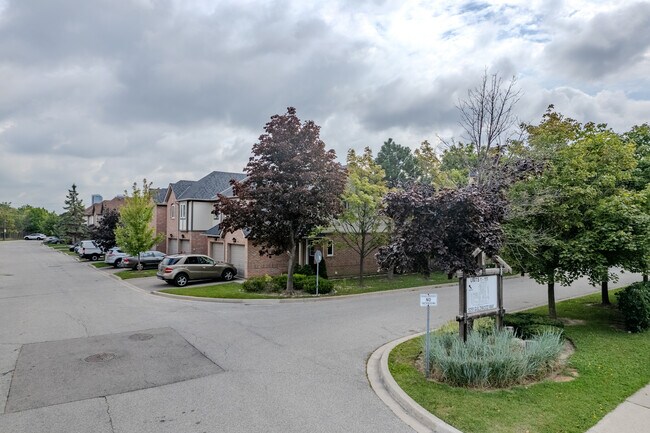 542 Steddick Crt in Mississauga, ON - Building Photo - Building Photo