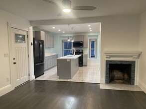 414 Lafayette St, Unit 2 in Salem, MA - Building Photo - Building Photo