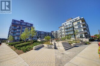2501-2501 Saw Whet Blvd. in Oakville, ON - Building Photo - Building Photo