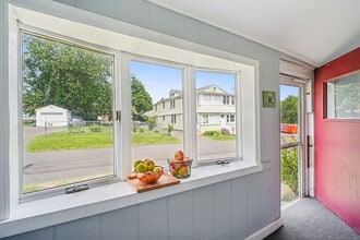 27 Gilbert Ave in Bloomfield, CT - Building Photo - Building Photo