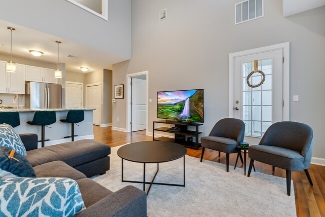 360 Andover St, Unit 1310 in Danvers, MA - Foto de edificio - Building Photo