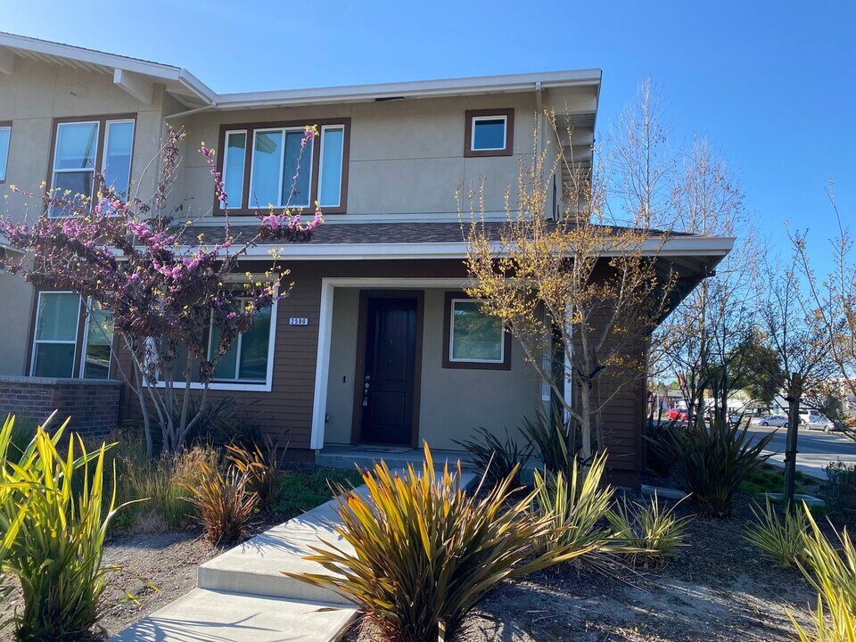 2580 Alvin St in Mountain View, CA - Foto de edificio