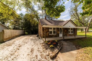 129 W Main St in West Fork, AR - Building Photo