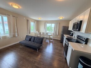 943 79th Terrace in Miami Beach, FL - Building Photo - Building Photo