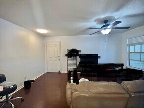 1037 S Hiawassee Rd in Orlando, FL - Foto de edificio - Building Photo