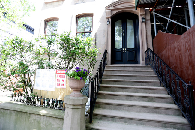 393 Clinton St in Brooklyn, NY - Foto de edificio - Building Photo