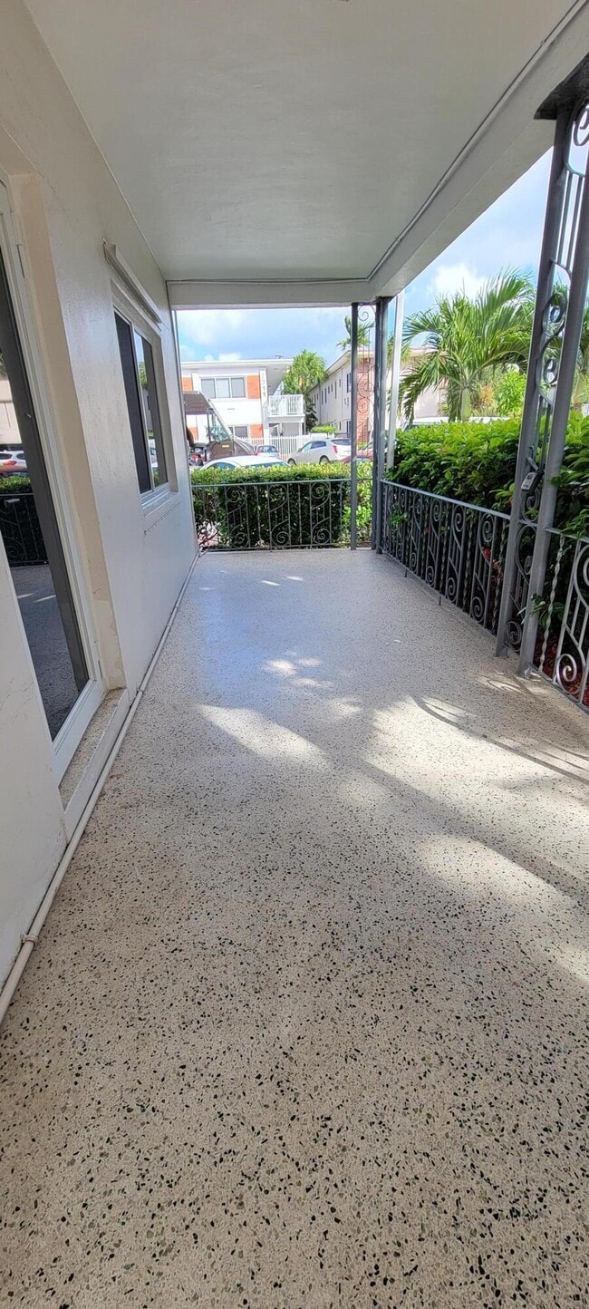 7300 Byron Ave in Miami Beach, FL - Building Photo - Building Photo