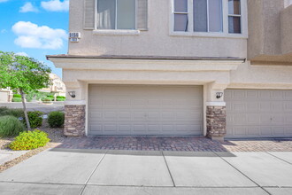 9156 Goose Lake Way in Las Vegas, NV - Building Photo - Building Photo