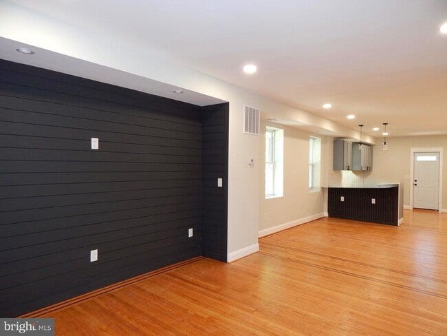 property at 301 Cornwall St