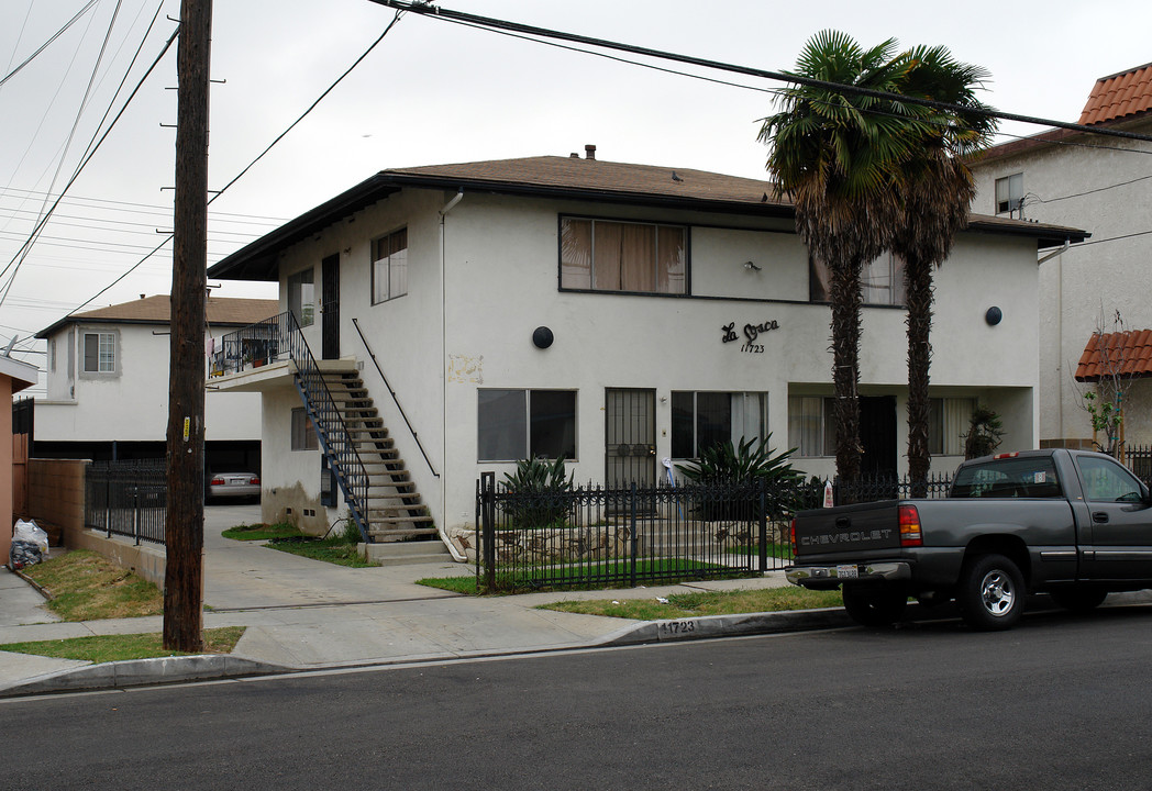 11723 Gale Ave in Hawthorne, CA - Building Photo