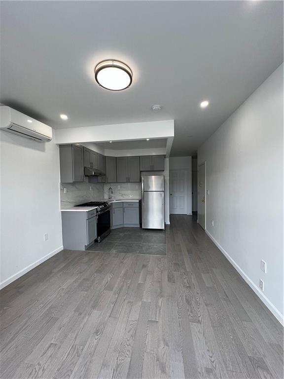 192 Bay 34th St in Brooklyn, NY - Foto de edificio - Building Photo