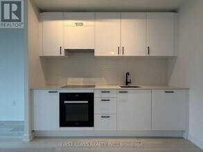 1 Quarrington Lane in North York, ON - Building Photo - Building Photo