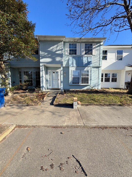 1520 Garland Way in Virginia Beach, VA - Building Photo