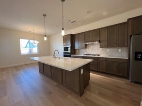 3062 19th Ave in Kingsburg, CA - Building Photo - Building Photo