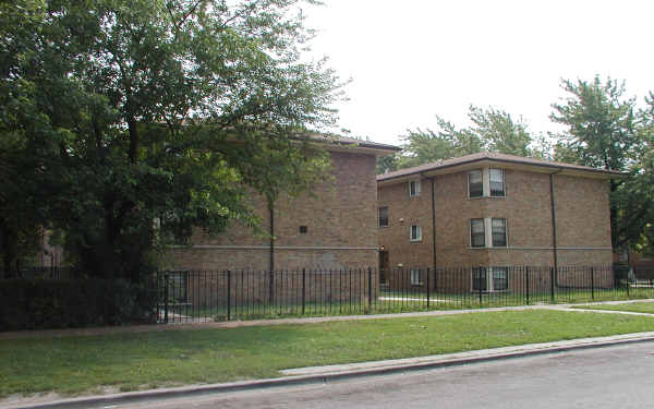 5665-5674 W Fulton St in Chicago, IL - Building Photo