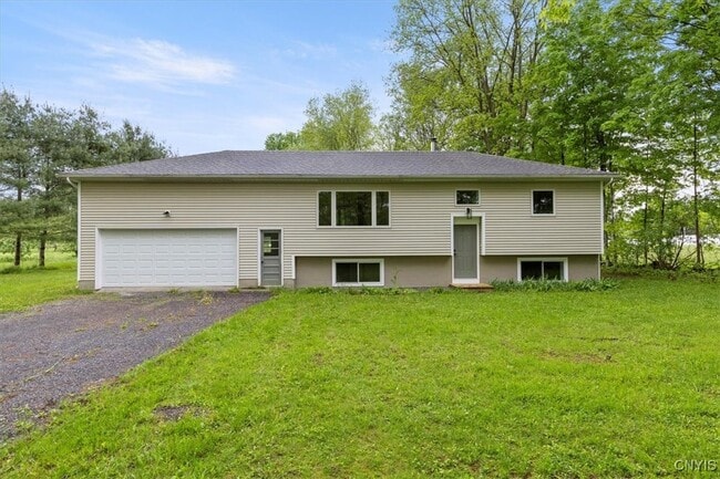 7377 Merriman Rd in Clinton, NY - Building Photo - Building Photo