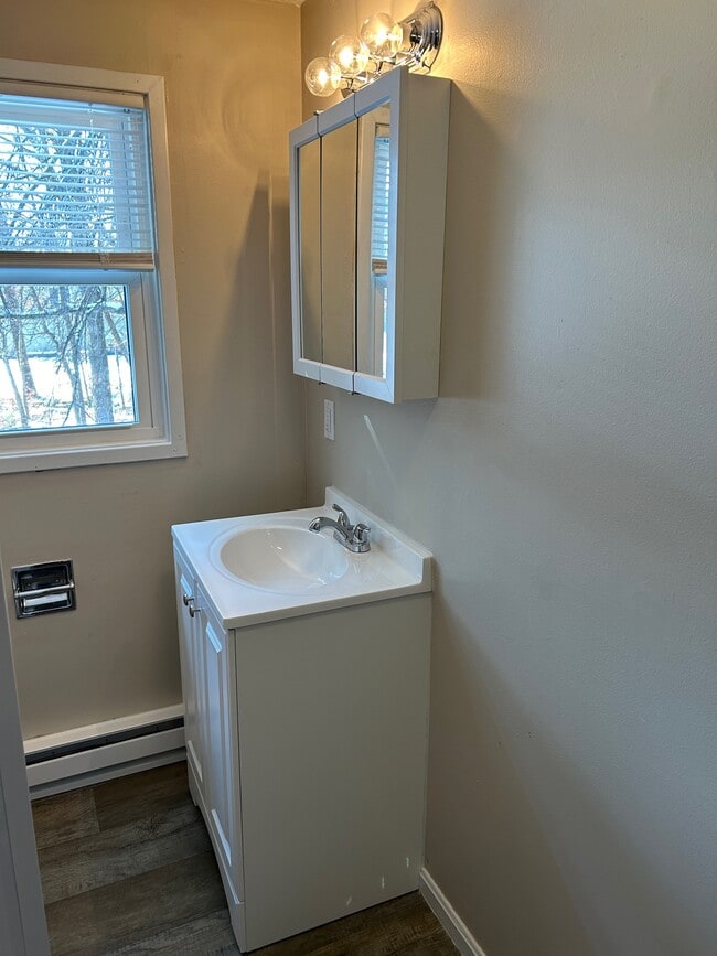 Pagewood Oval Apartments in Litchfield, NH - Foto de edificio - Building Photo
