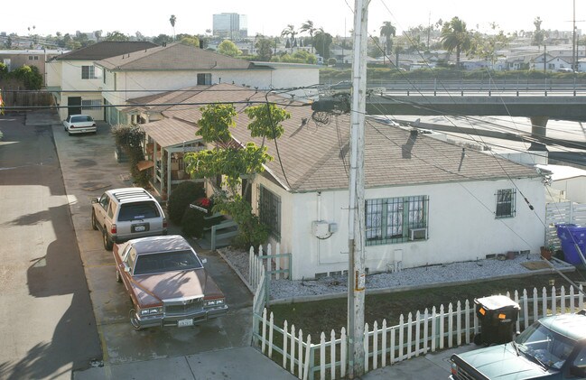 3253 Bramson Pl in San Diego, CA - Foto de edificio - Building Photo