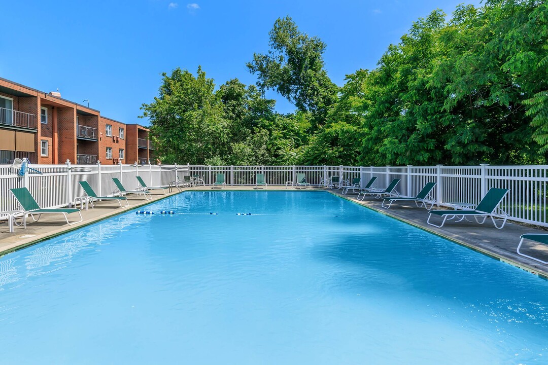 Groton Towers in Groton, CT - Building Photo