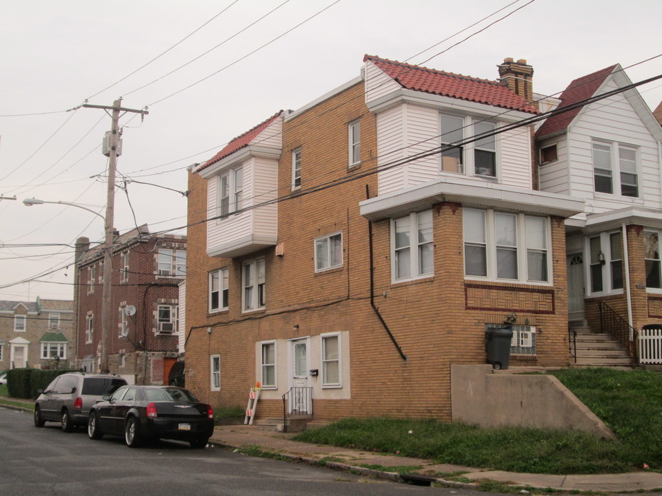 6100 Alma St in Philadelphia, PA - Building Photo