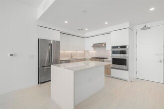 400 Central Ave, Unit 1709 in St. Petersburg, FL - Building Photo - Building Photo