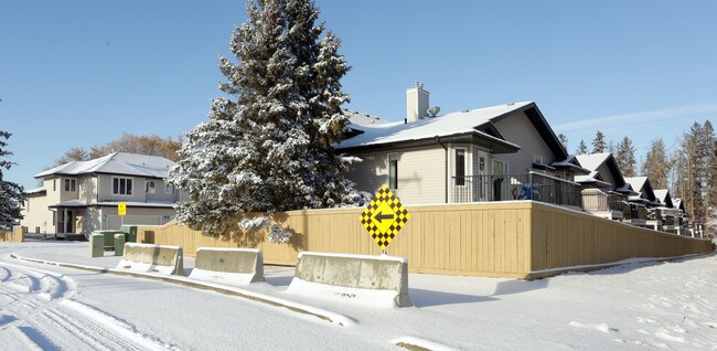 Regal Point Condos in Spruce Grove, AB - Building Photo - Building Photo