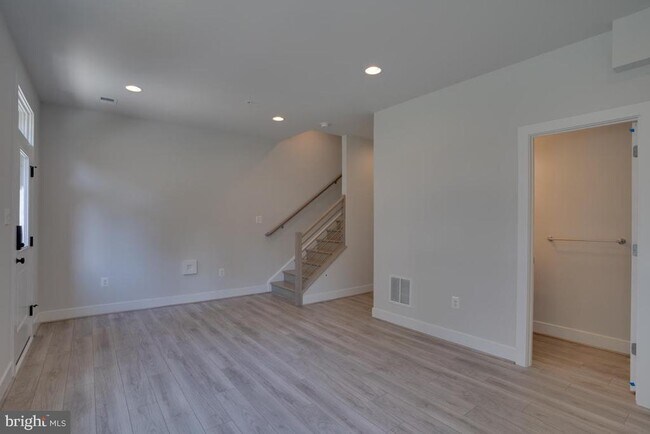 5102 Oakmoore Dr in North Bethesda, MD - Building Photo - Building Photo