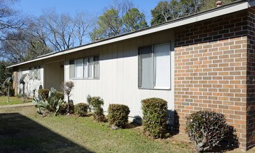 Lynwood Terrace Apartments in Montgomery, AL - Building Photo - Building Photo