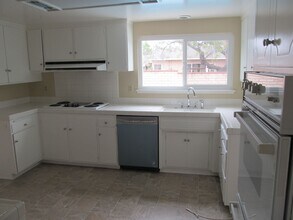 522 E Collins Ave in Orange, CA - Building Photo - Building Photo