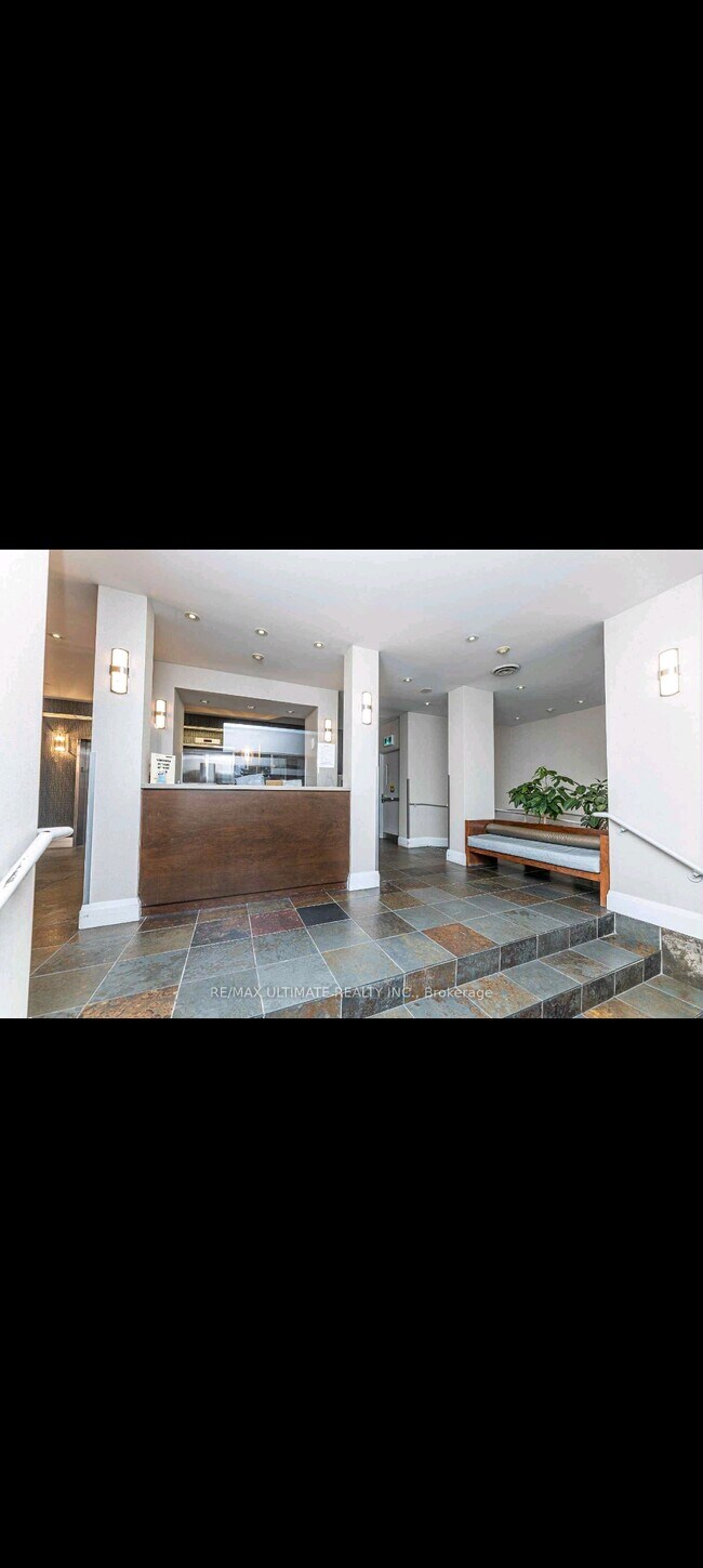 2088 Lawrence Av W in Toronto, ON - Building Photo - Building Photo