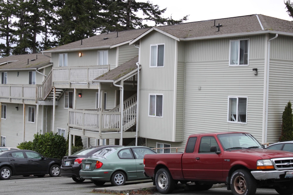 Madronna Manor in Oak Harbor, WA - Building Photo