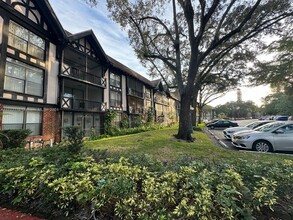 3730 Inverrary Dr in Lauderhill, FL - Foto de edificio - Building Photo
