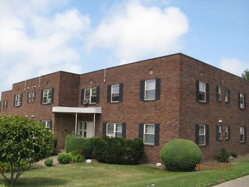 715 Connecticut Dr in Erie, PA - Building Photo