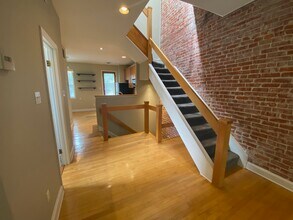 411 I St NE, Unit 2 in Washington, DC - Foto de edificio - Building Photo