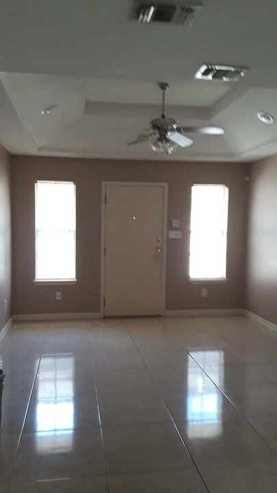 4221 W La Guardia Ln, Unit #3 in Edinburg, TX - Building Photo