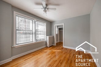737 W Belmont Ave, Unit 214 in Chicago, IL - Foto de edificio - Building Photo