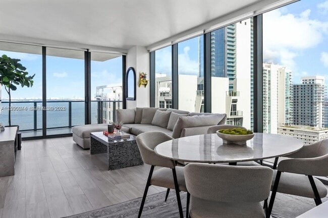 460 NE 28th St, Unit 2008 in Miami, FL - Building Photo - Building Photo