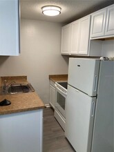 2440 25th St N-Unit -B in St. Petersburg, FL - Foto de edificio - Building Photo
