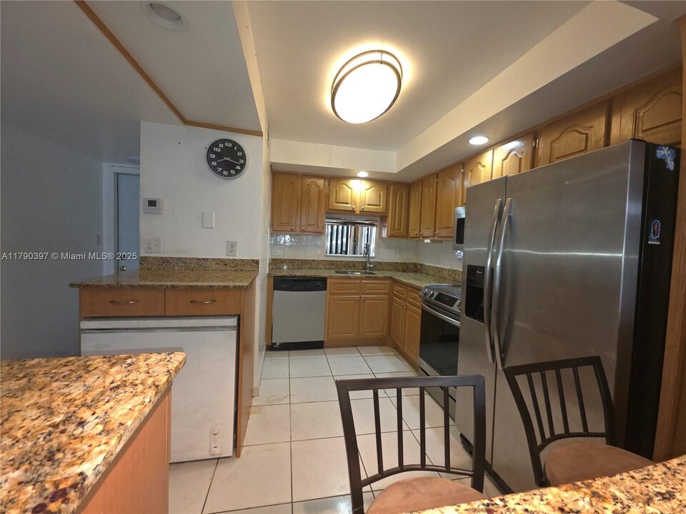8940 S Hollybrook Blvd in Pembroke Pines, FL - Building Photo