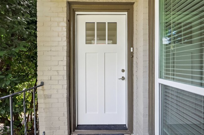 2328 McClendon St in Houston, TX - Building Photo - Building Photo