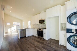 3259 Cole Ave in Simi Valley, CA - Building Photo - Building Photo