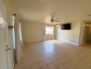8186-8188 Zinnia Pl in Riverside, CA - Building Photo - Building Photo