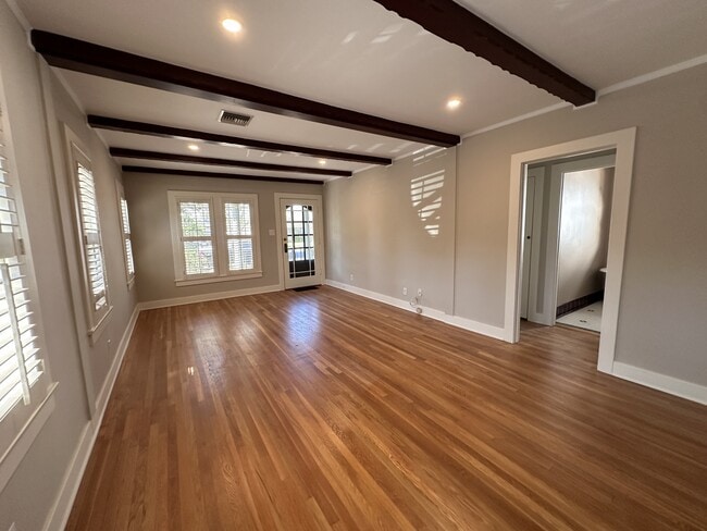 930 N Fairview St in Burbank, CA - Building Photo - Building Photo